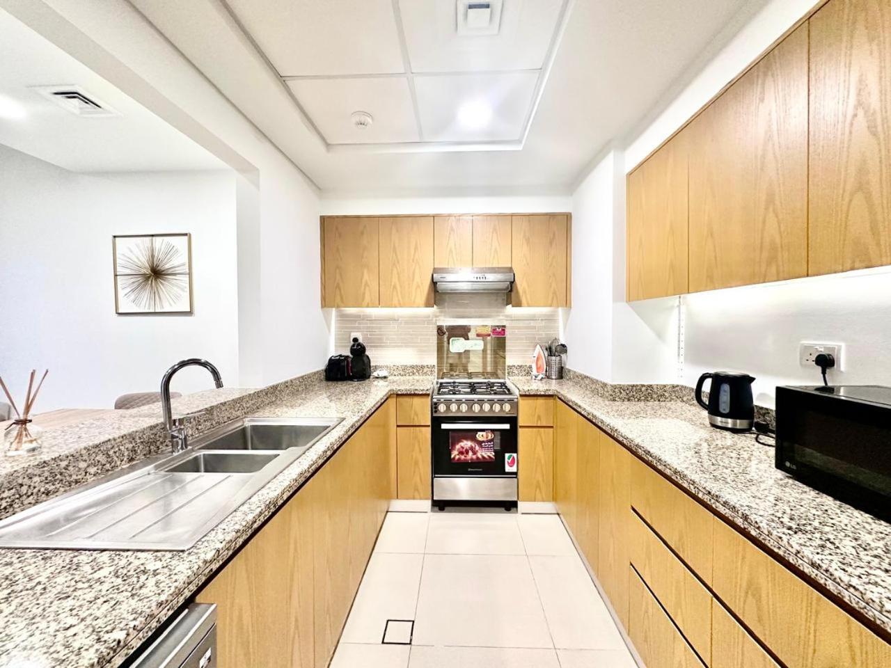Apartment Dreams Wake Up To The Burj Khalifa *