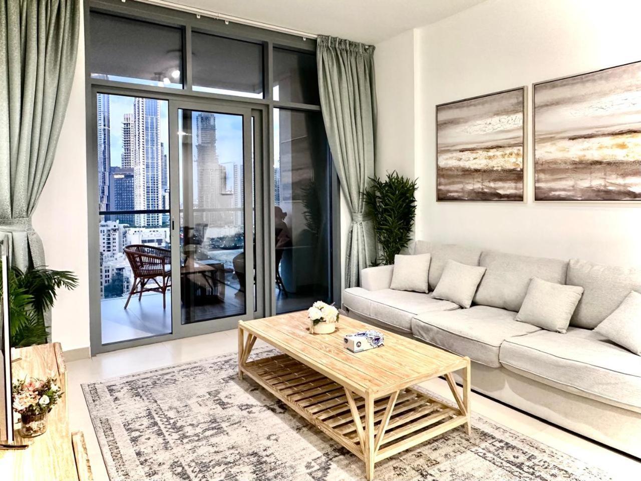 Dreams Wake Up To The Burj Khalifa Apartment