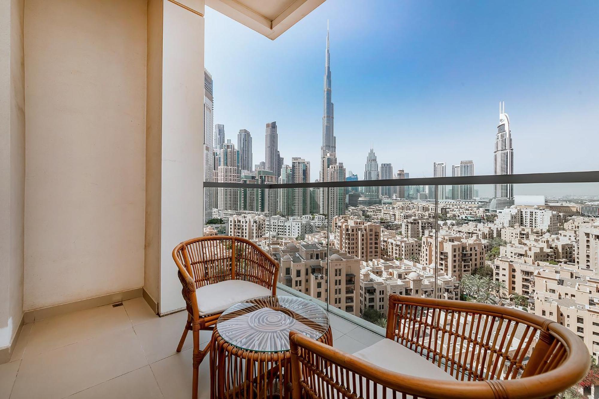Apartment Dreams Wake Up To The Burj Khalifa