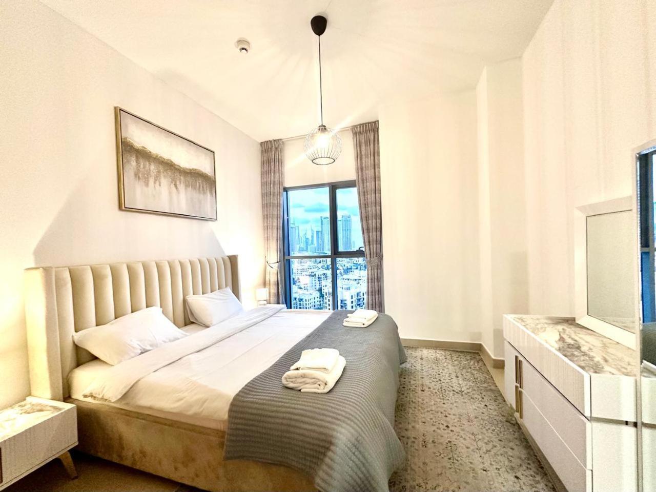 Dreams Wake Up To The Burj Khalifa Apartment