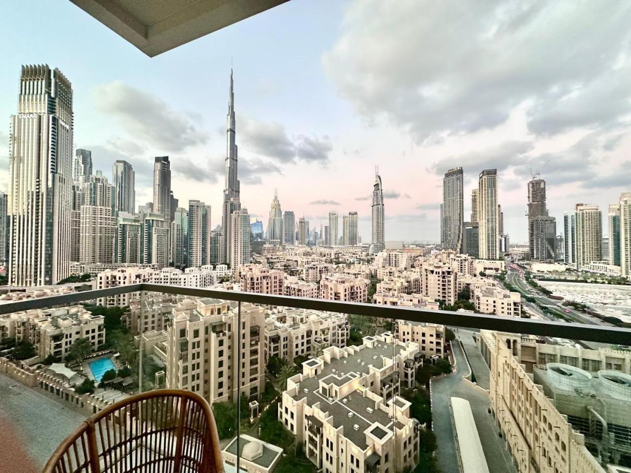 Apartment Dreams Wake Up To The Burj Khalifa