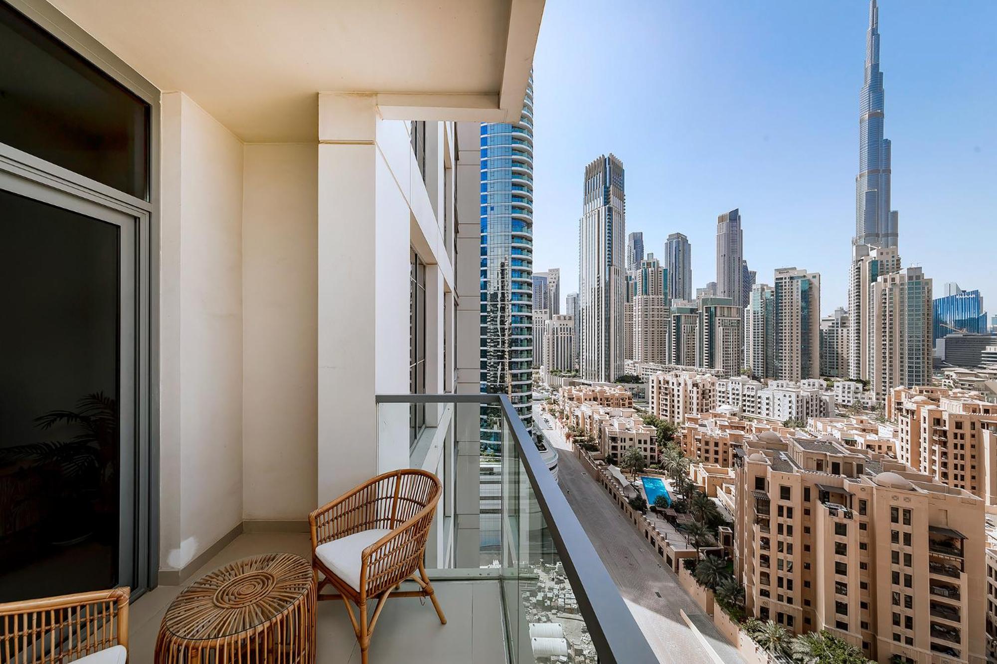 Apartment Dreams Wake Up To The Burj Khalifa Dubai
